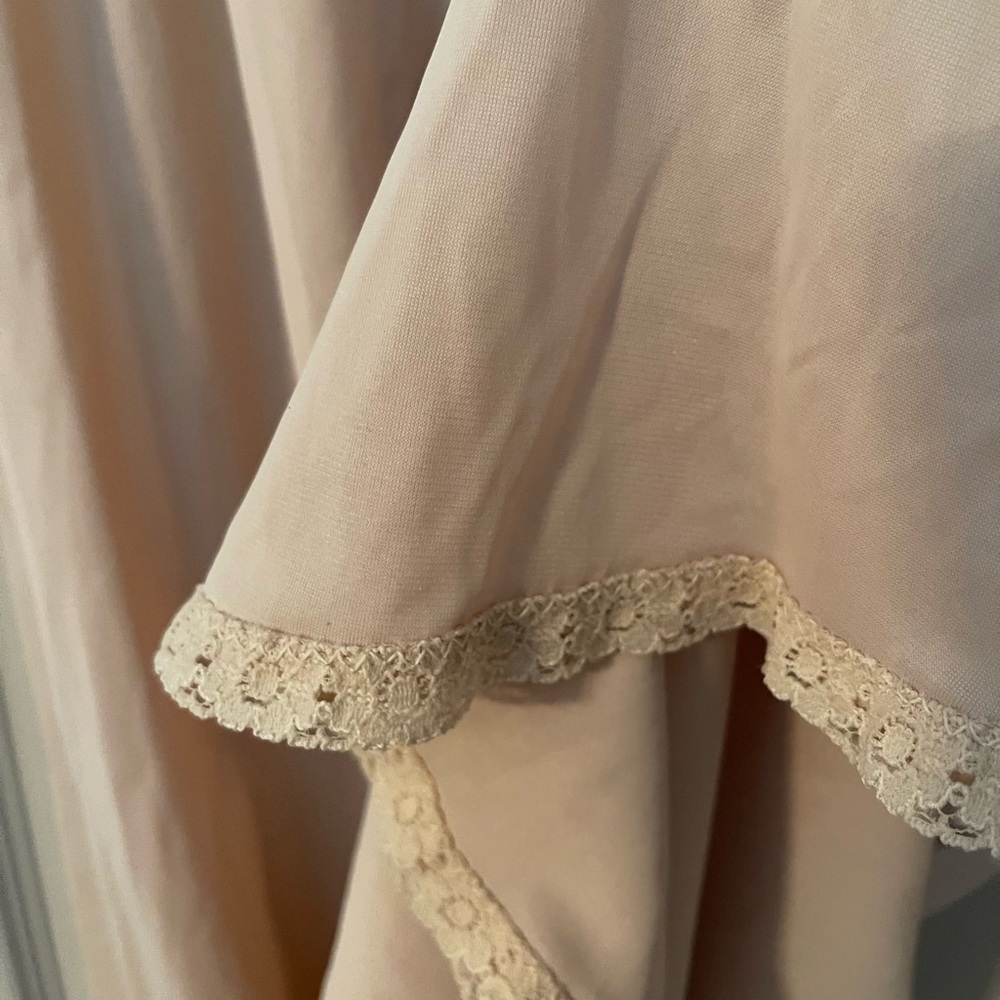 Vintage beige lace trimmed half slip - Picture 4 of 6